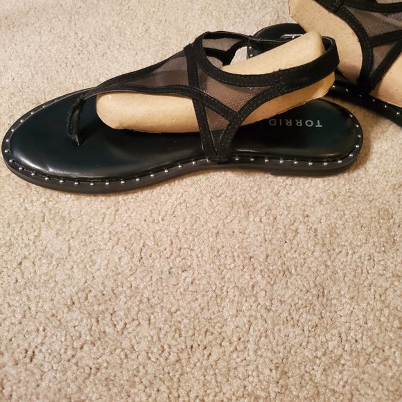 Torrid Black Studded T-Strap Sandal 8 Wide - Picture 4 of 8